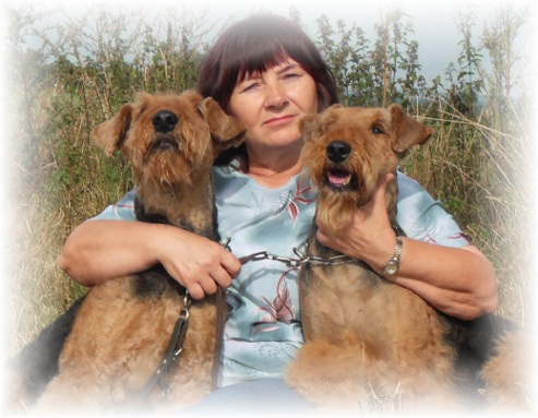 Schmusen mit Frauchen, links Wintje, rechts Xarina